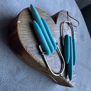 FLUFF HARDWARE Turquoise Howlite Drop Earrings